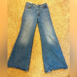 Levi's rib cage bell bottom size 28